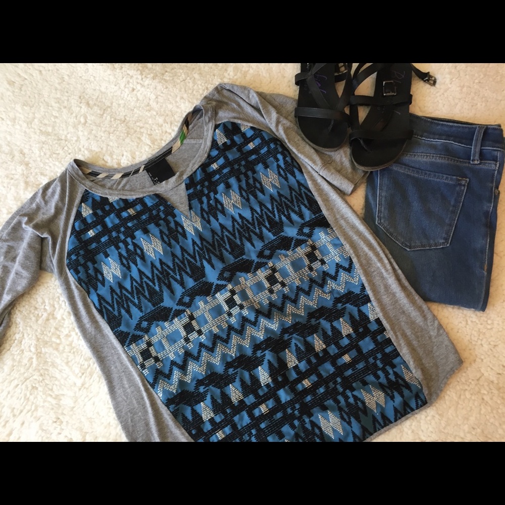 Casual grey tee with embroidered front